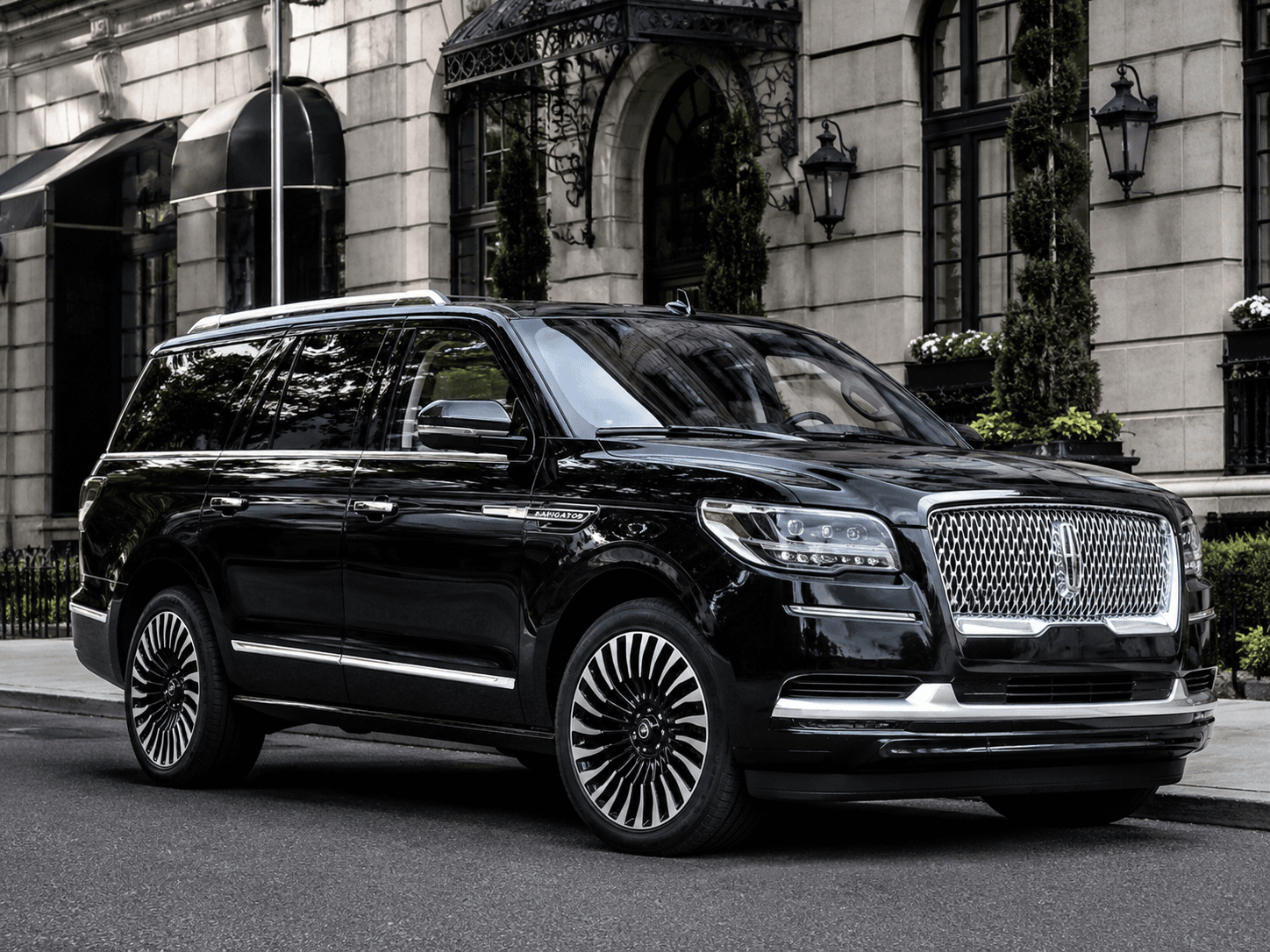 Lincoln Navigator airport limo vehicle